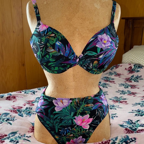 Victoria's Secret Other - Victoria's Secret Swim
Mix & Match Twist Push-Up Bikini & Bottom